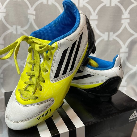 Kids Soccer Shoes - Picture 1 of 6
